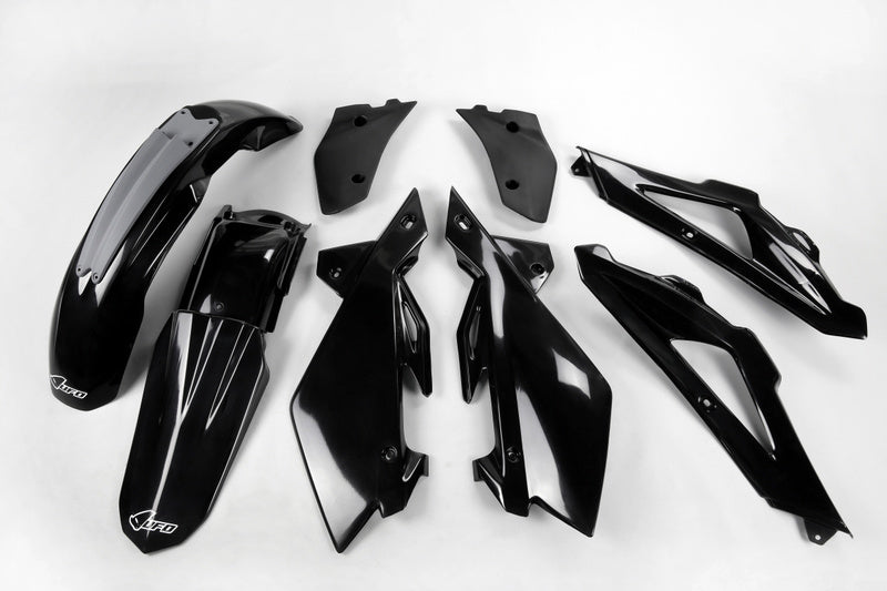 UFO Plastikksett 4-deler Svart HVA 2-T CR 2006-08