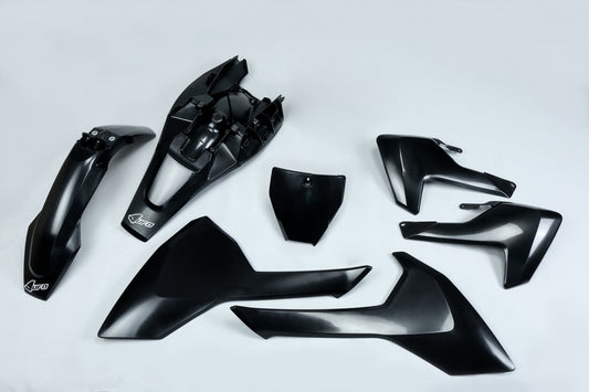 UFO Plastsett 5-deler Svart 001 TC85 18-24
