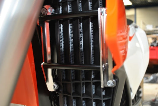 AXP Radiatorstag Svarte Spacers KTM/Husqvarna 125-500 2016-17