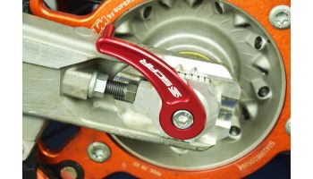 Scar Rear axle pull - KTM Husqvarna GasGas - Red color