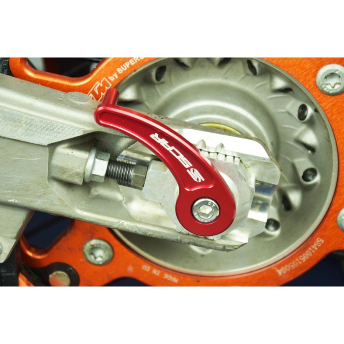 Scar Rear axle pull - KTM Husqvarna GasGas - Red color